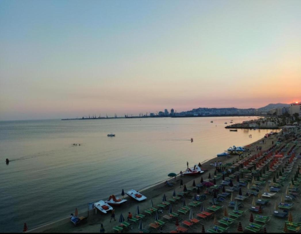 Blue Sky Apartaments Durrës Rum bild